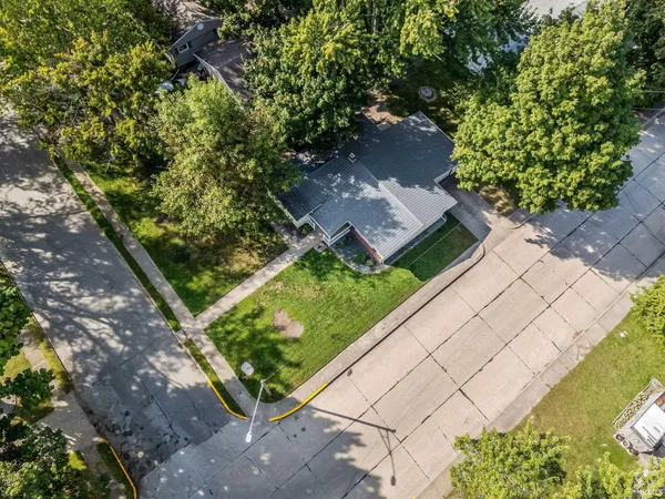 $214,900 | 556 Broad Avenue, Nappanee, IN 46550