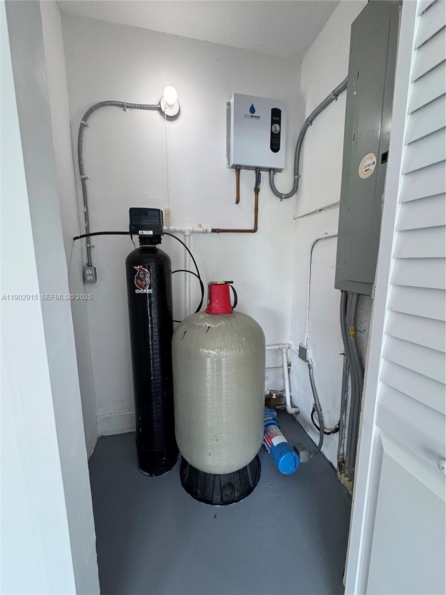 20440 Southwest 292nd Street Homestead, FL 33030 - Photo 32 of 57 water system