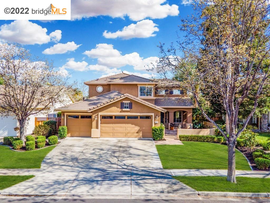 628 Red Rome Lane Brentwood, CA 94513 - Photo 1 of 1 a front view of a house with a garden