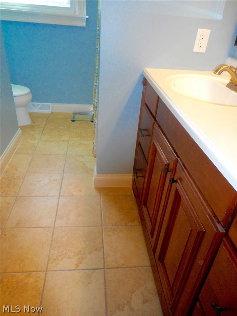421 Misty Lane Akron, OH 44321 - Photo 24 of 31 Children bath also remodeled.