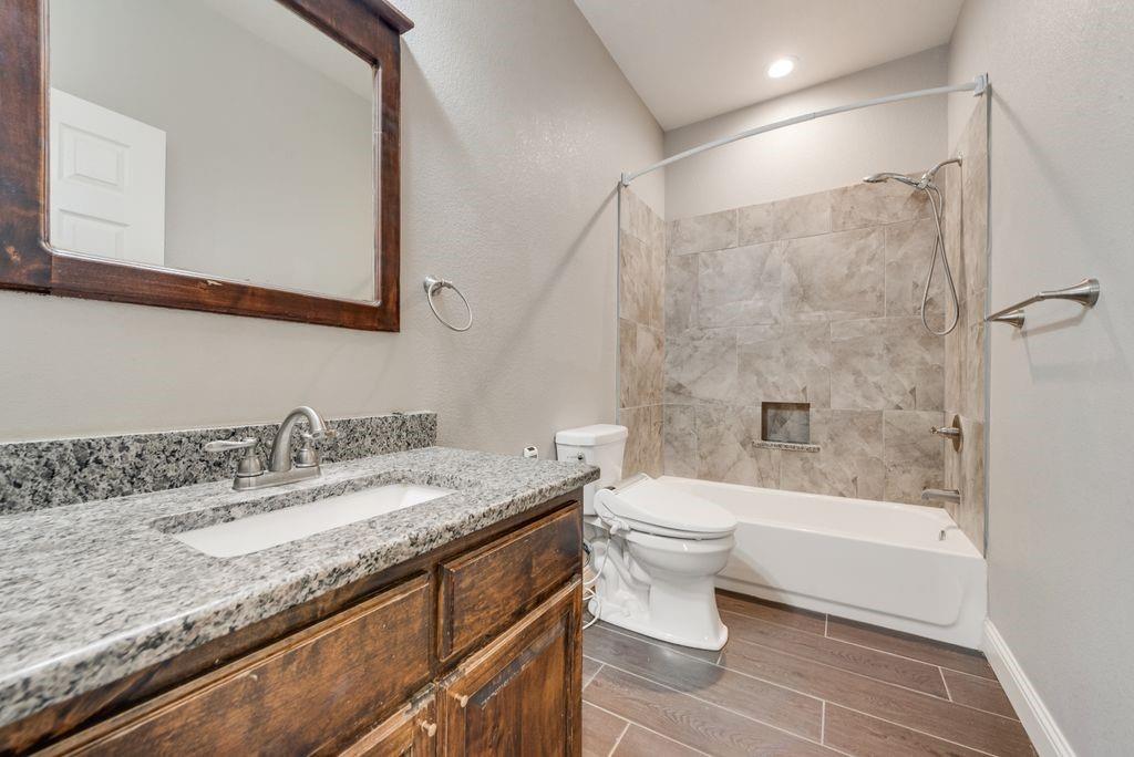 461 Pearson Ranch Road Azle, TX 76020 - Photo 27 of 40 Secondary Full Bath w bidet toilet.