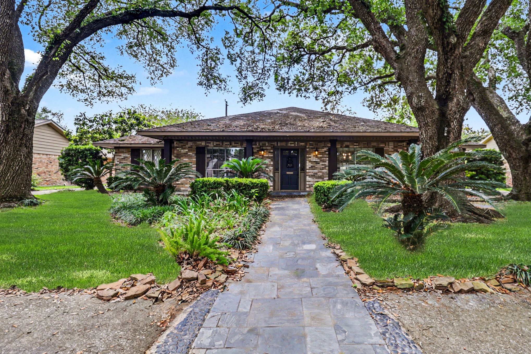 5251 Birdwood Road Houston, TX 77096 - Photo 2 of 35