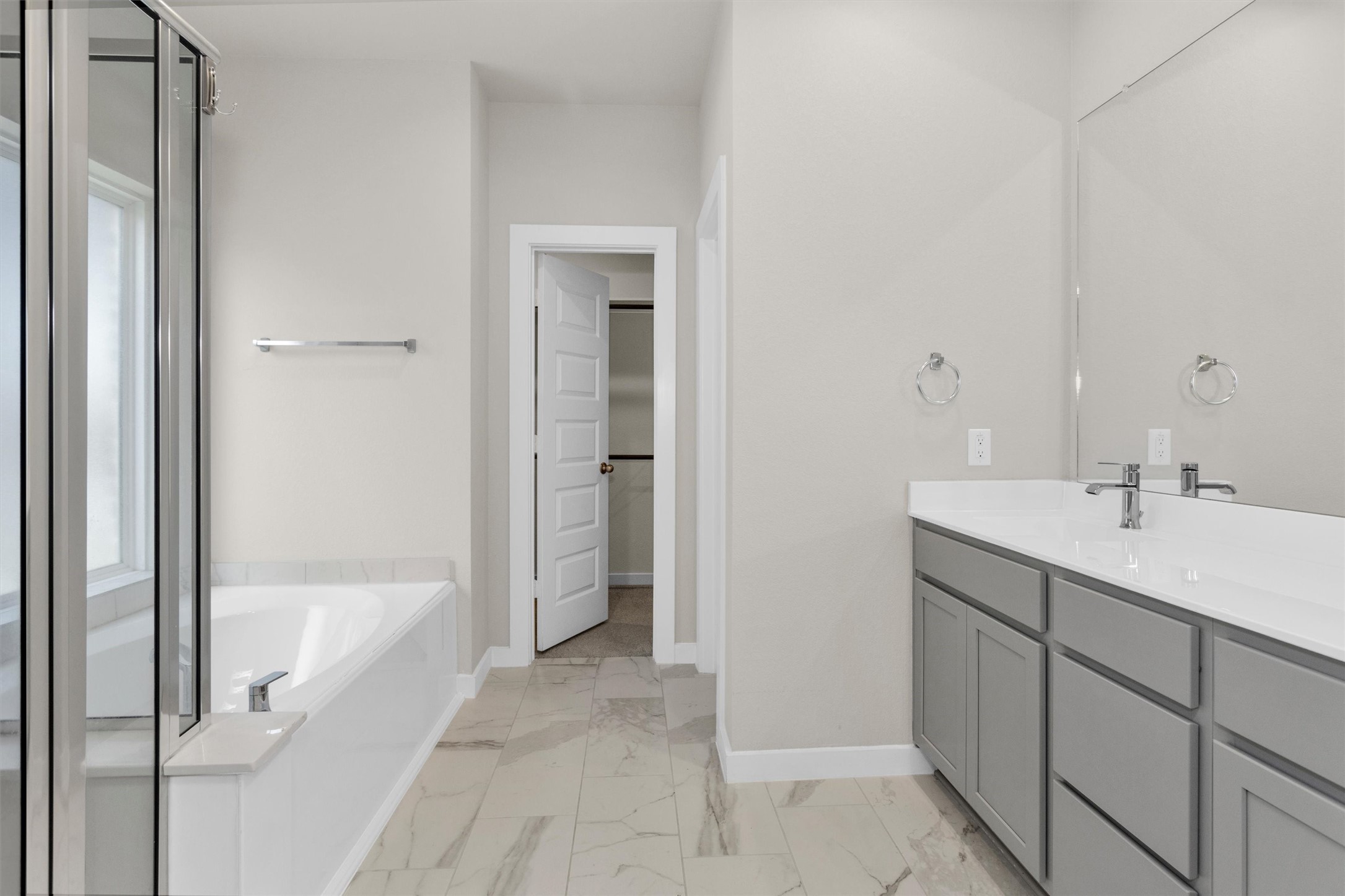 2210 Reed Cave Ln Spring Spring, TX 77386 - Photo 24 of 39 Primary bathroom.