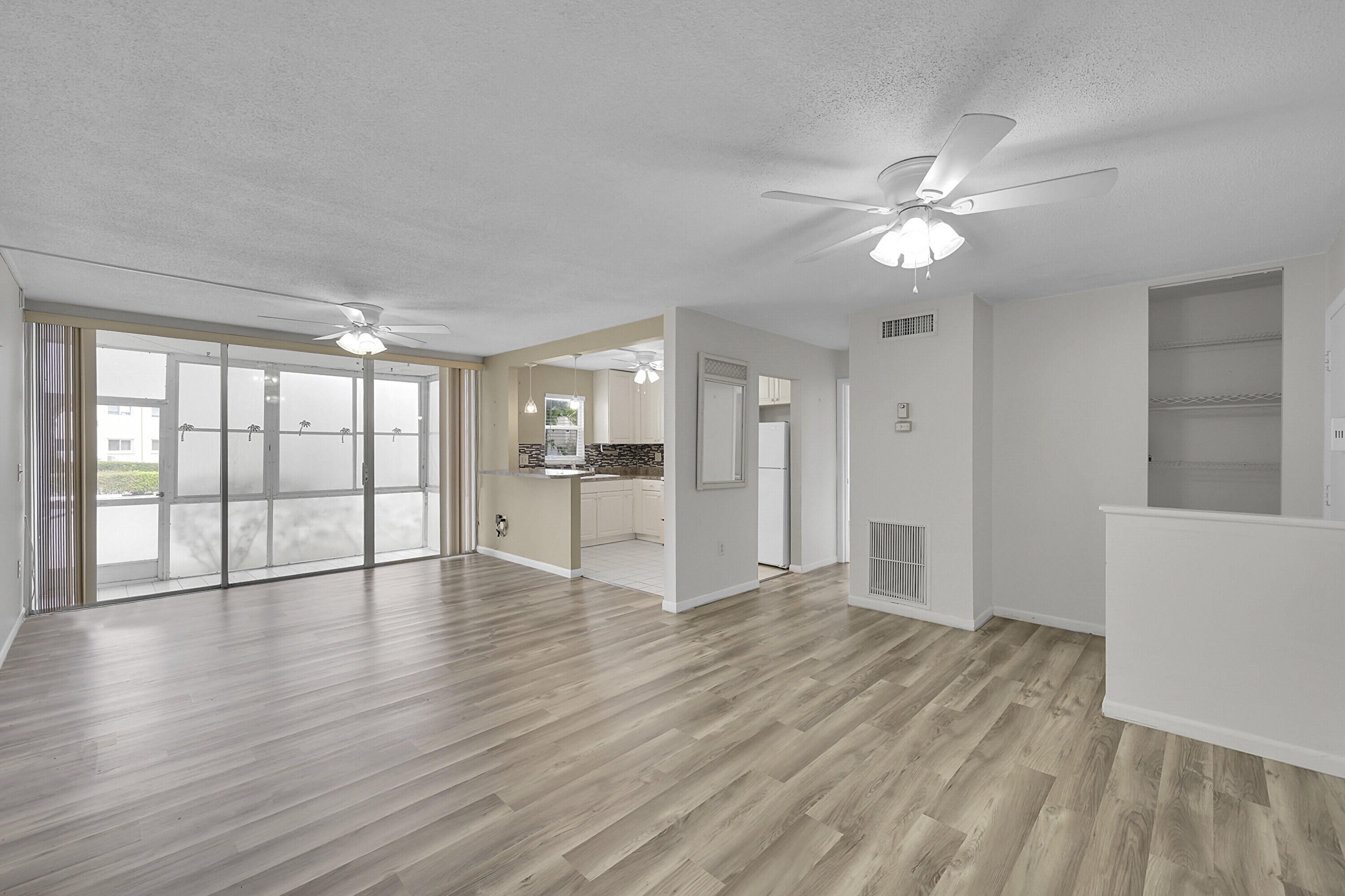 506 Davis Road, Unit 69 Palm Springs, FL 33461 - Photo 4 of 14 LSV 4