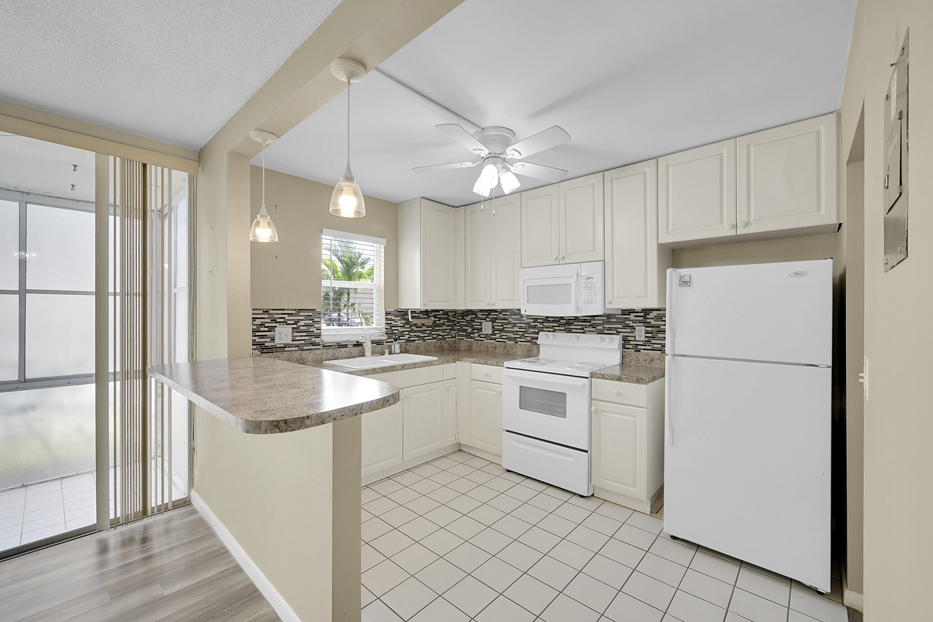 506 Davis Road, Unit 69 Palm Springs, FL 33461 - Photo 6 of 14 LSV 6