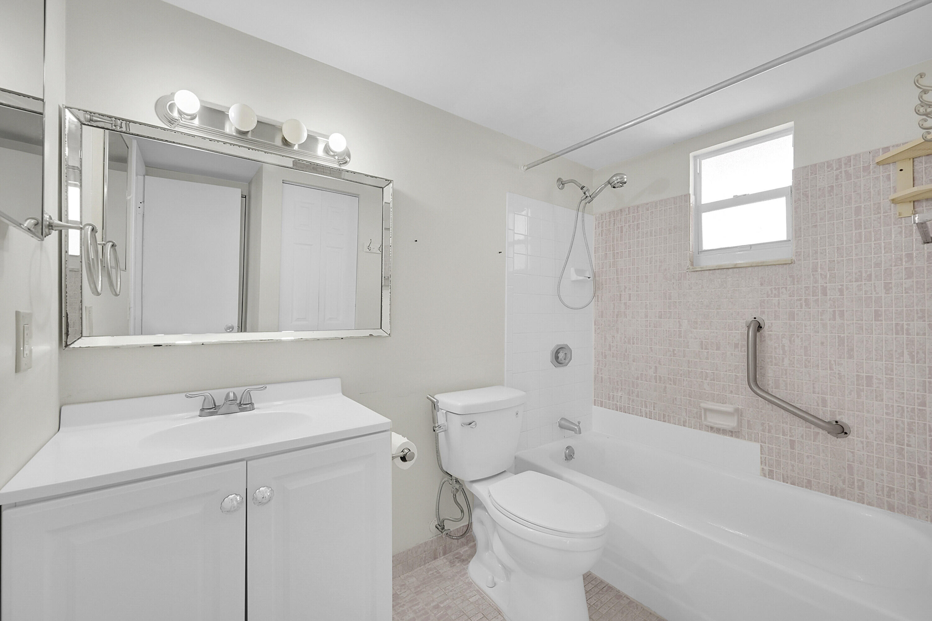 506 Davis Road, Unit 69 Palm Springs, FL 33461 - Photo 10 of 14 LSV 10