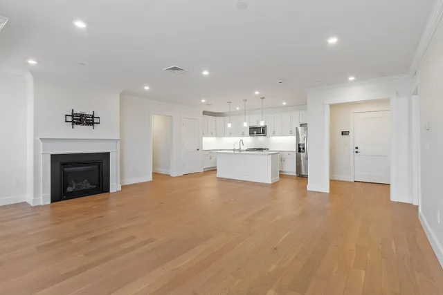 $699,900 | 3 Longview Drive, Unit 305, Atkinson, NH 03811