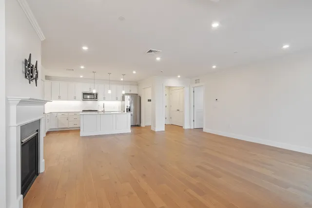 $699,900 | 3 Longview Drive, Unit 305, Atkinson, NH 03811