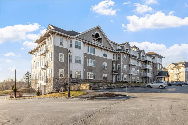 $699,900 | 3 Longview Drive, Unit 305, Atkinson, NH 03811