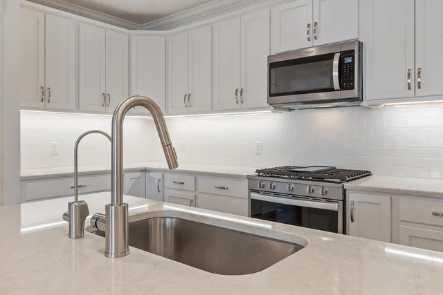 $699,900 | 3 Longview Drive, Unit 305, Atkinson, NH 03811