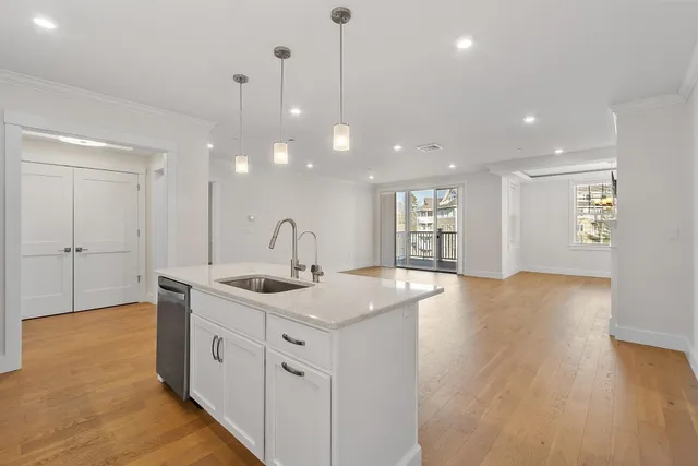 $699,900 | 3 Longview Drive, Unit 305, Atkinson, NH 03811