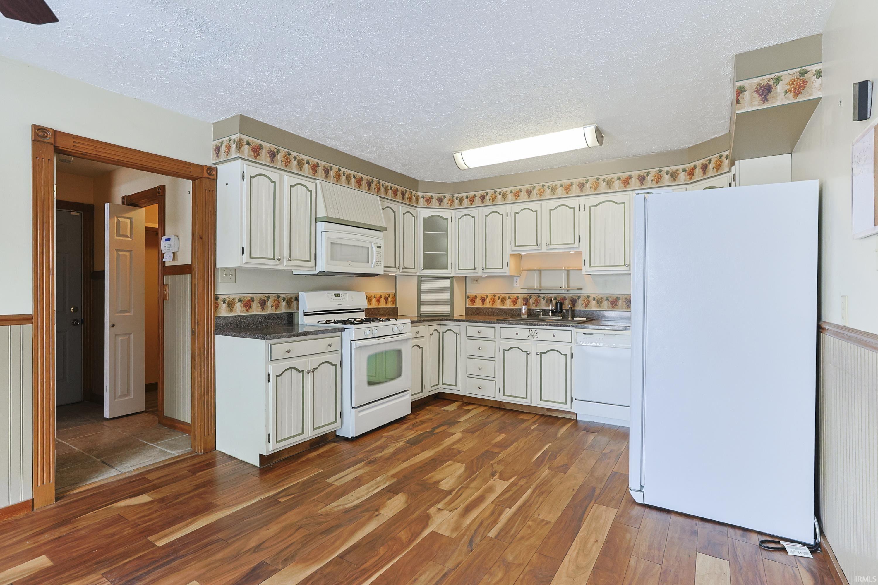 54225 Ash Road Osceola, IN 46561 - Photo 8 of 36 Gallery Image 8