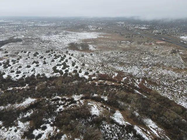 a view of a dry yard