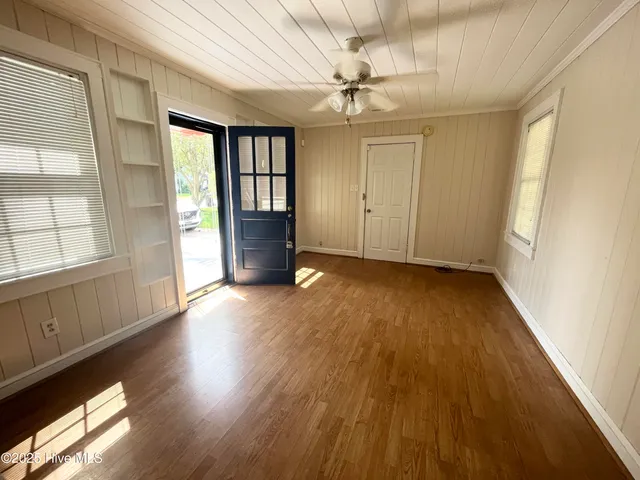 $1,317 | 1001 West Main Street, Elizabeth City, NC 27909
