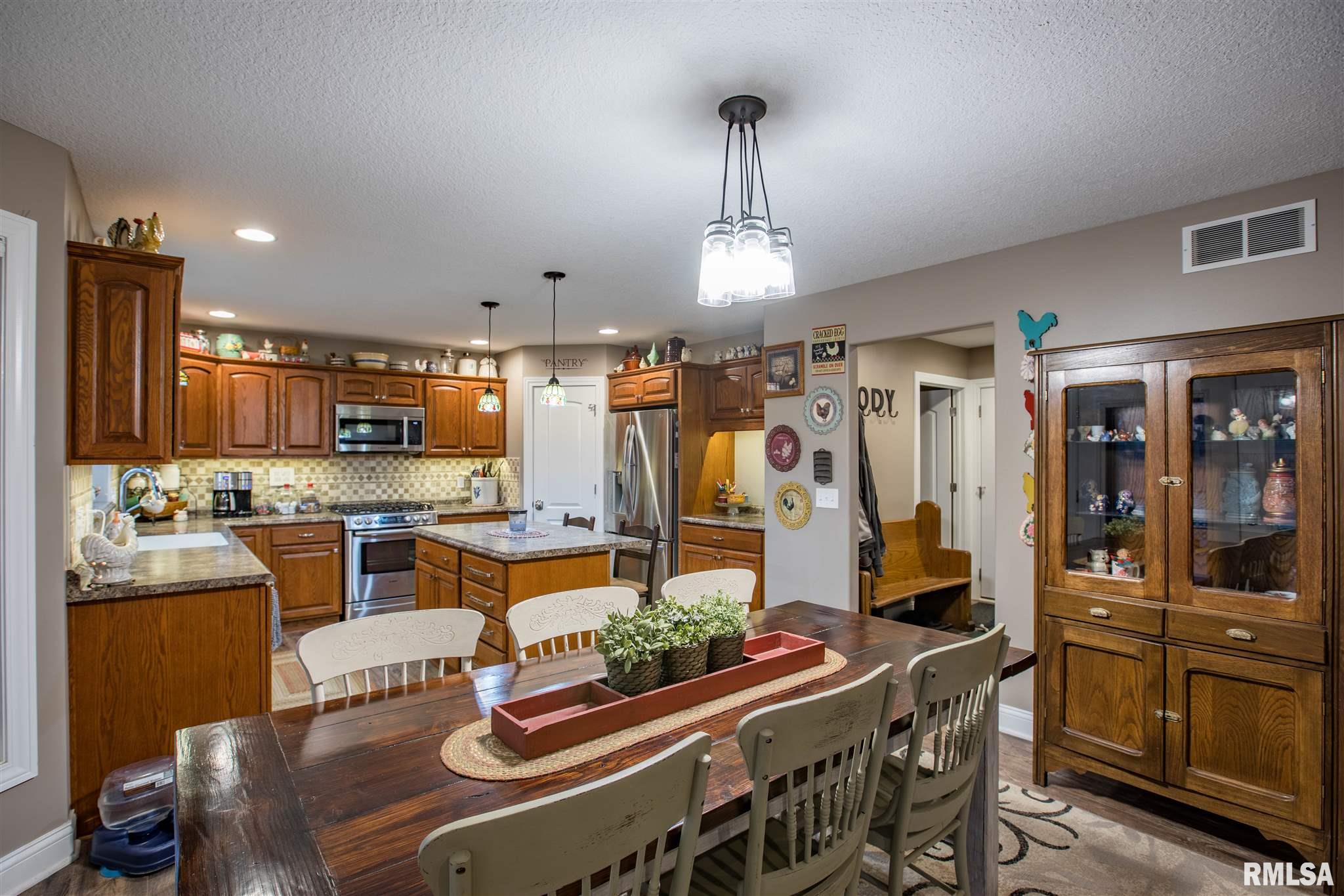 9431 108th Street West Taylor Ridge, IL 61284 - Photo 4 of 29 Gallery Image 4