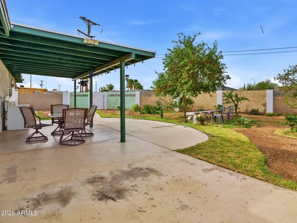 a view of outdoor space yard and patio
