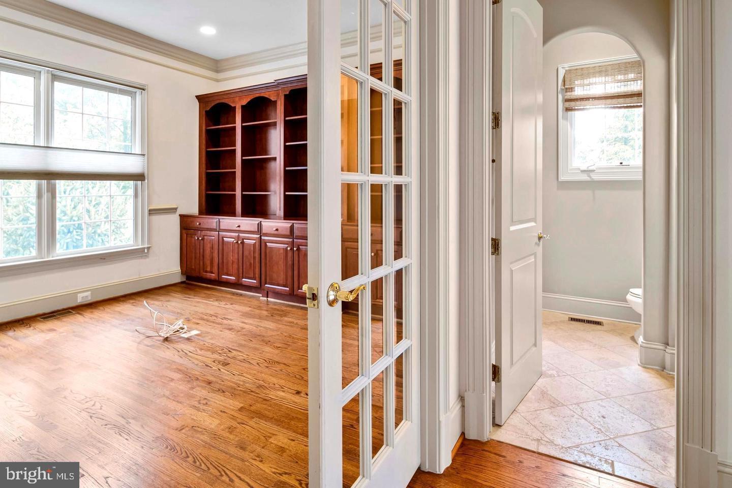 6251 Linway Terrace McLean, VA 22101 - Photo 12 of 52