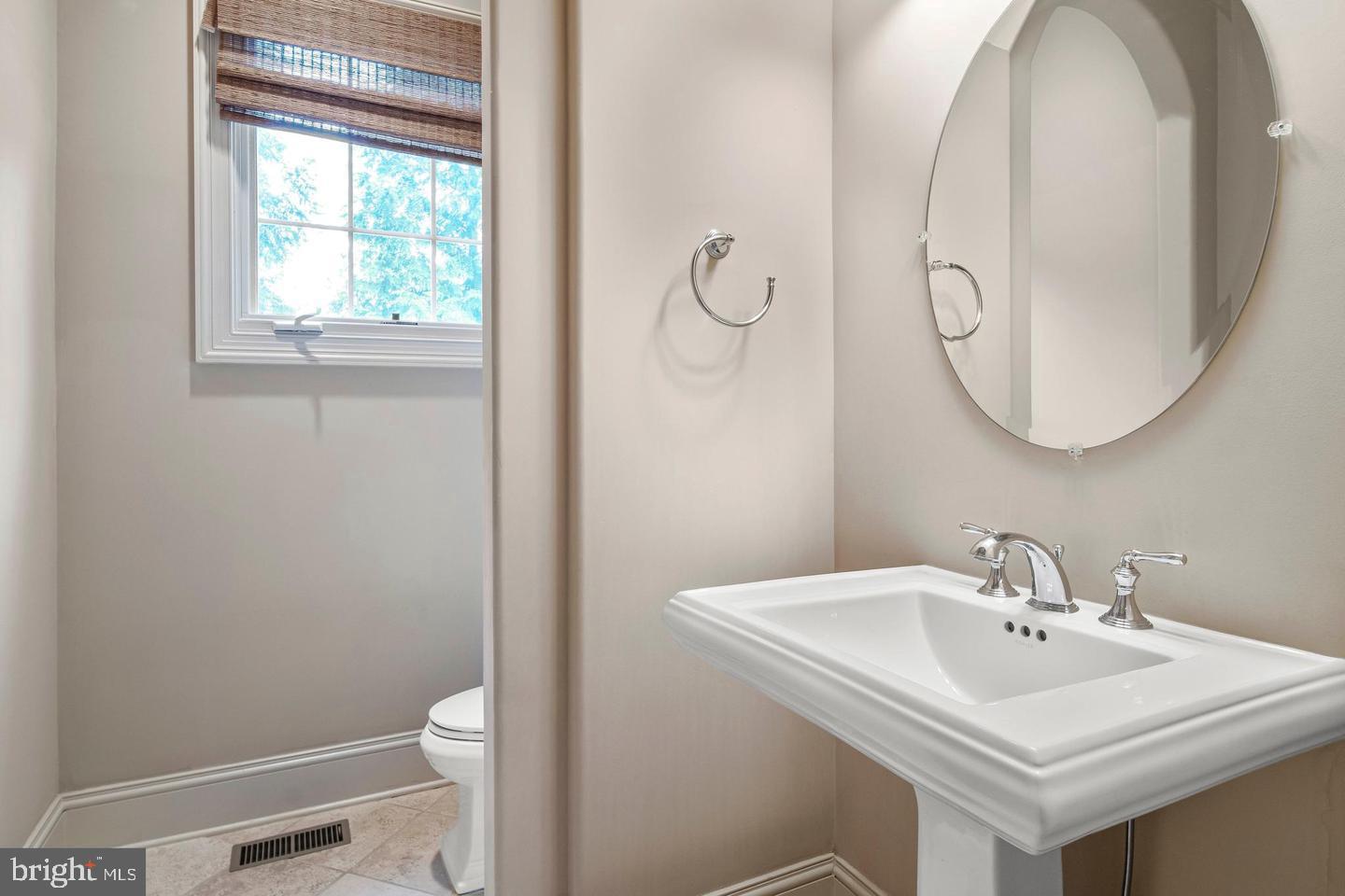 6251 Linway Terrace McLean, VA 22101 - Photo 22 of 52