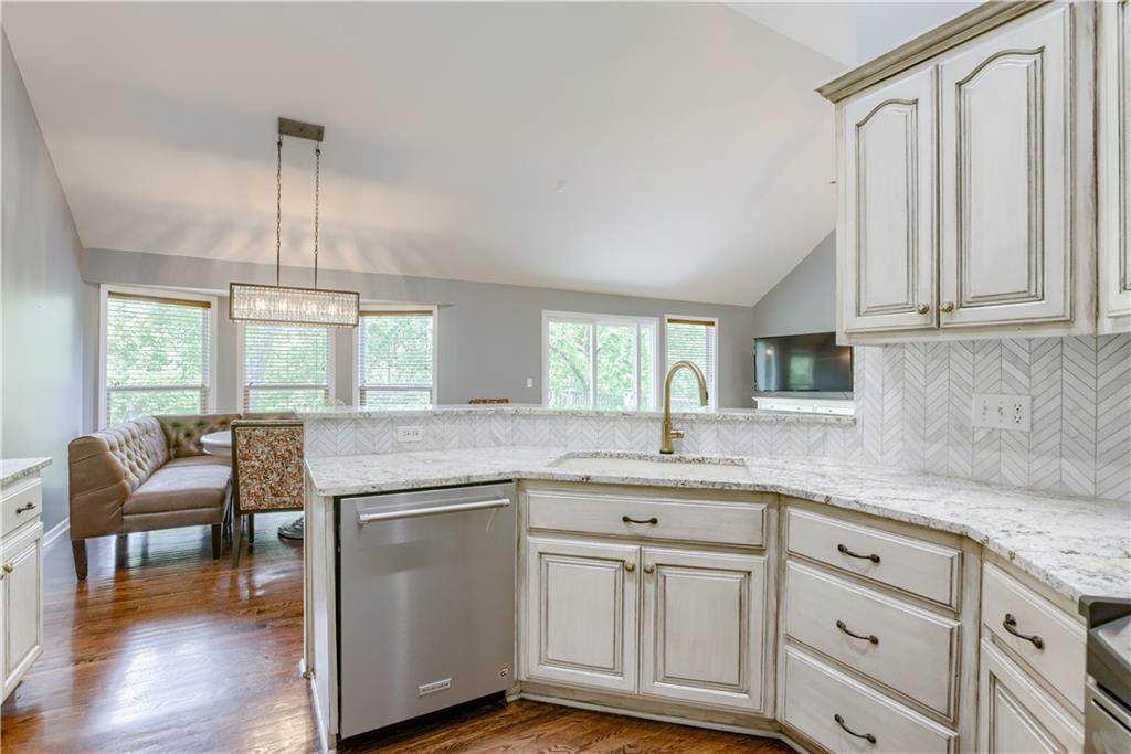 6764 Longview Road Shawnee, KS 66218 - Photo 17 of 57