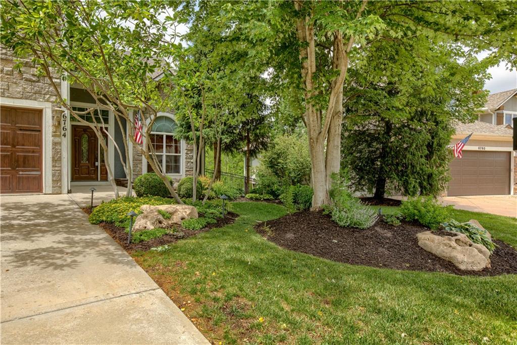 6764 Longview Road Shawnee, KS 66218 - Photo 4 of 57