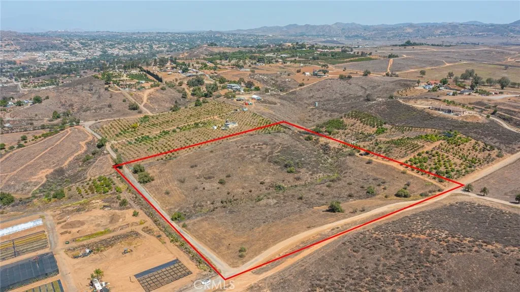 0 Vista Del Lago Drive Riverside, CA 92505 - Photo 12 of 12 a view of a dry yard with wooden fence