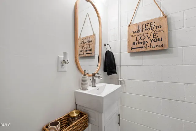 $3,300 | 304 Latimer Road, Raleigh, NC 27609