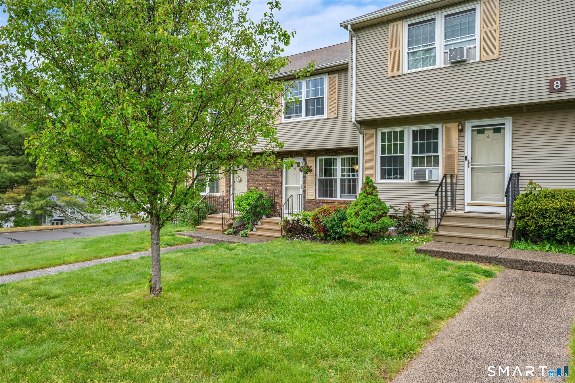 8 Countryside Lane, Unit 5 Middletown, CT 06457 - Photo 2 of 31