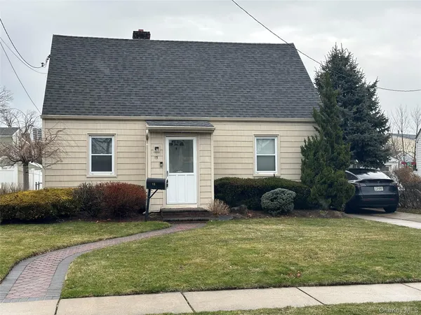 $4,000 | 15 Brook Drive, Valley Stream, NY 11581