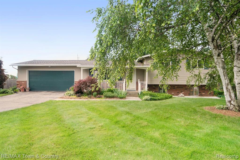 9143 Potter Road Flushing, MI 48433 - Photo 1 of 28
