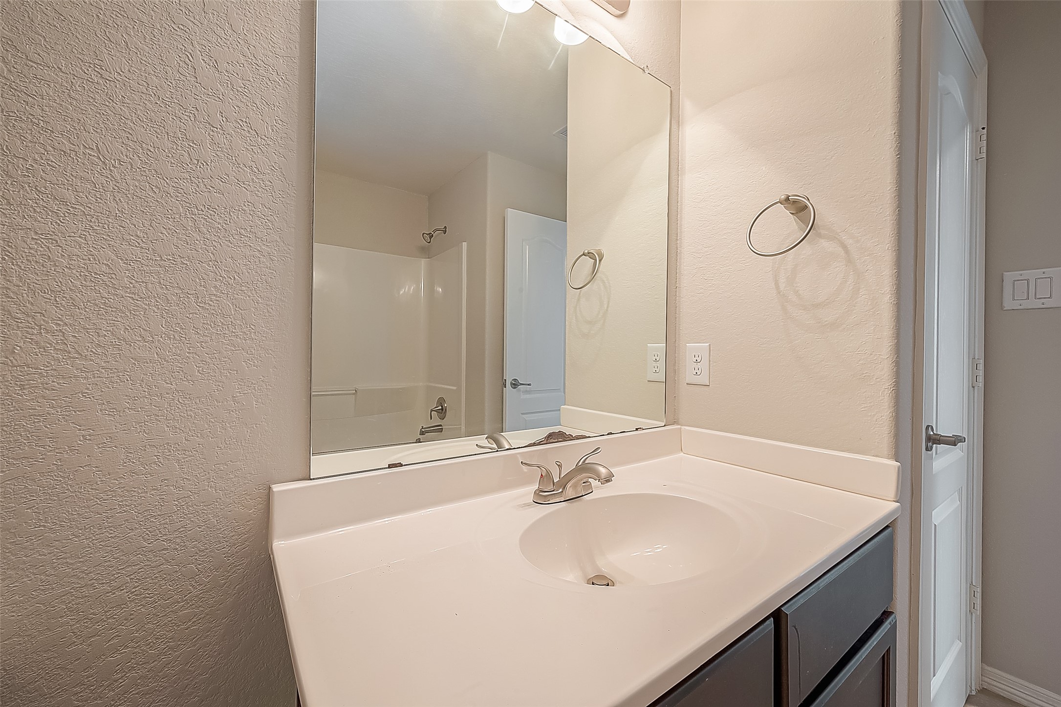 223 Sintra Lk Way Rosenberg, TX 77469 - Photo 32 of 45 Full bathroom