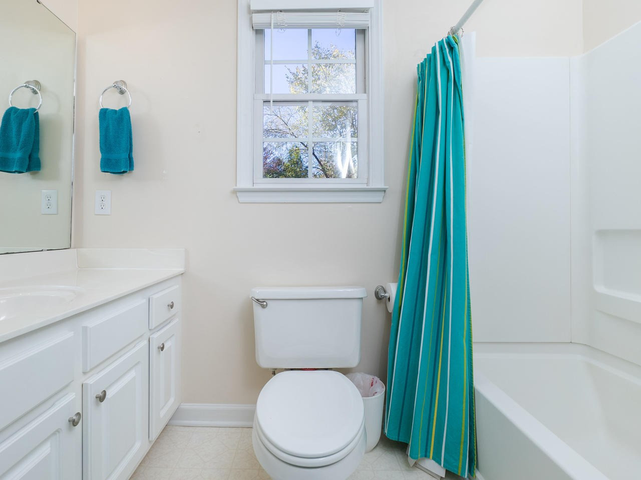 1125 Marshall Street Raleigh, NC 27604 - Photo 19 of 30 Upstairs Full Bath