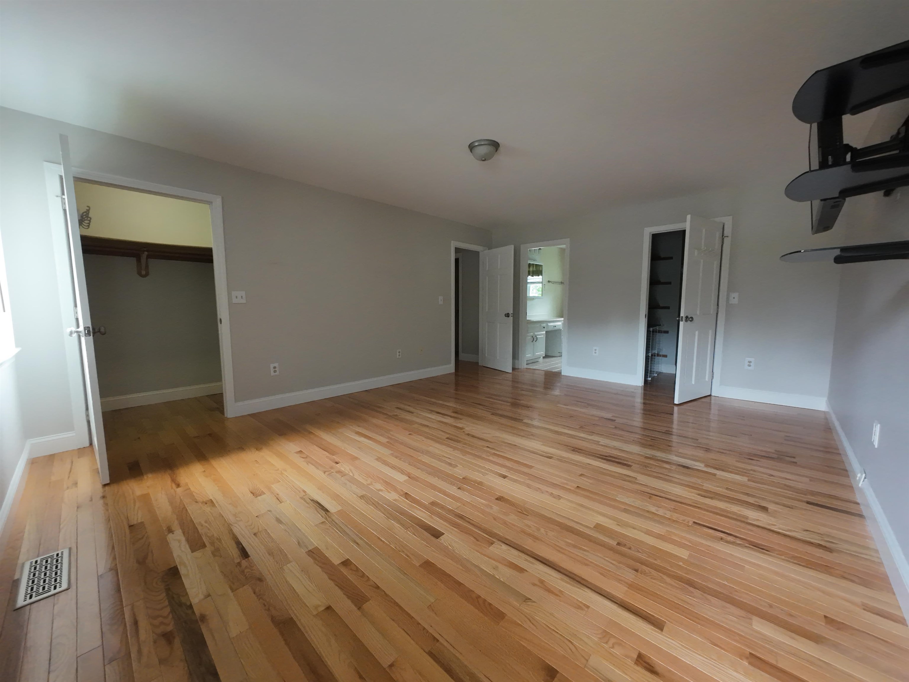 2 Farmington Road Nashua, NH 03060 - Photo 18 of 32 Gallery Image 18