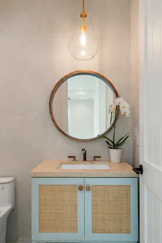 a view of empty room with ceiling fan