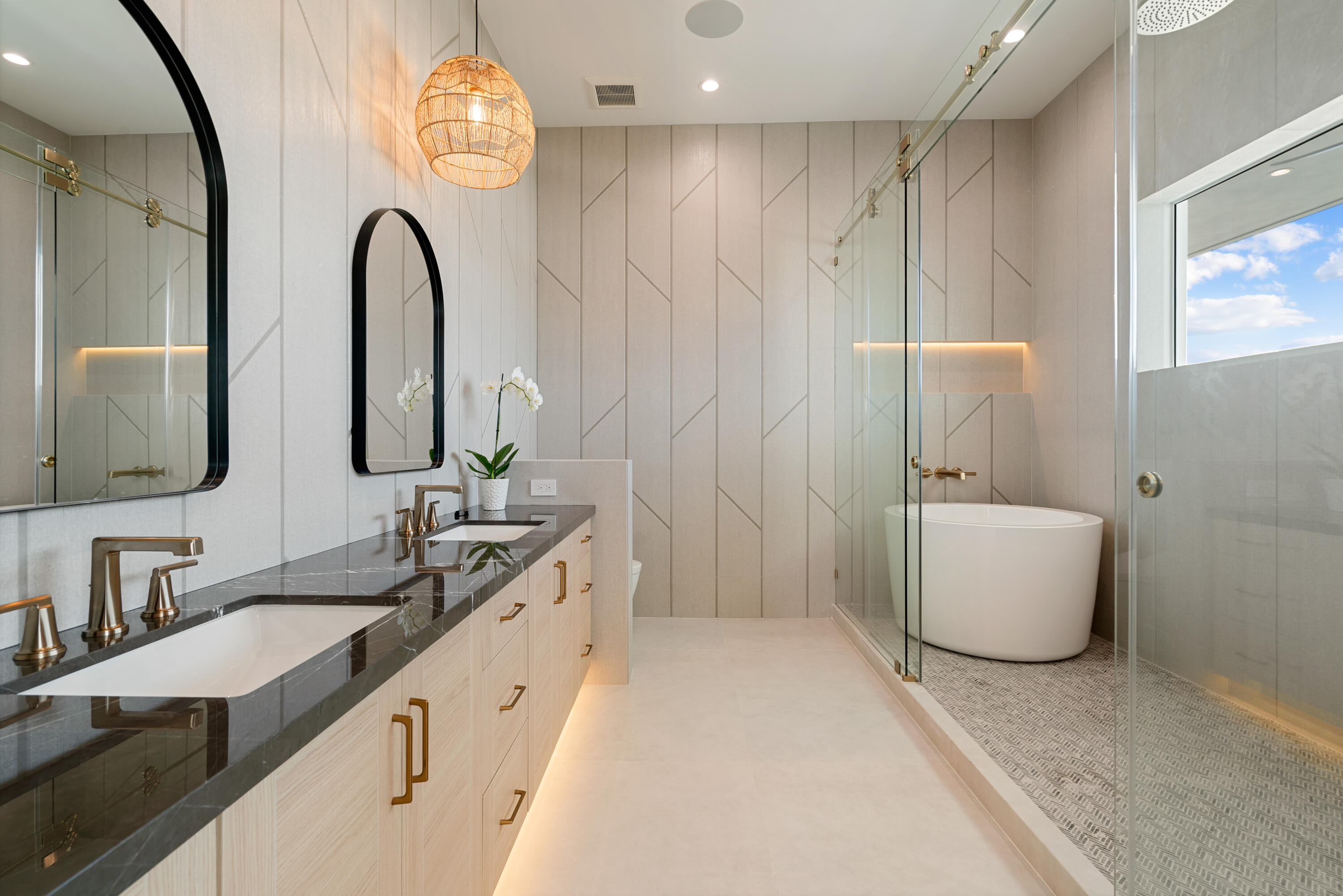 206 Plantation Avenue Tavernier, FL 33070 - Photo 28 of 81 a spacious bathroom with a granite countertop sink a toilet and bathtub