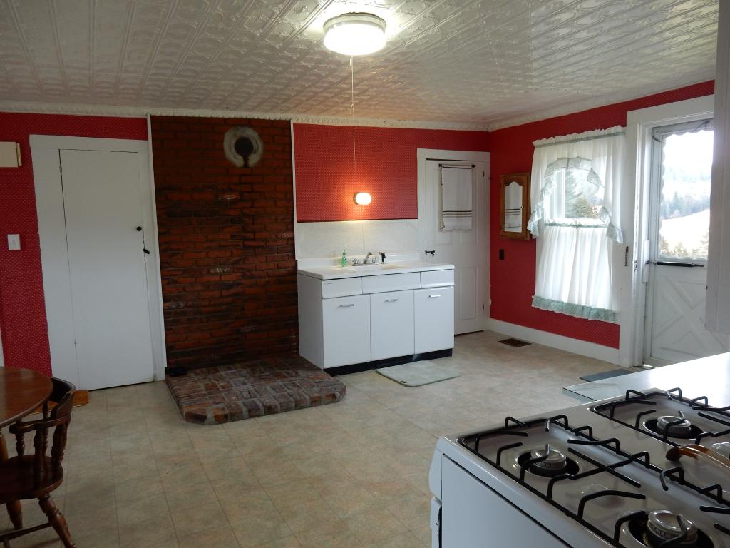 100 Dry Pond Road Glover, VT 05839 - Photo 4 of 28