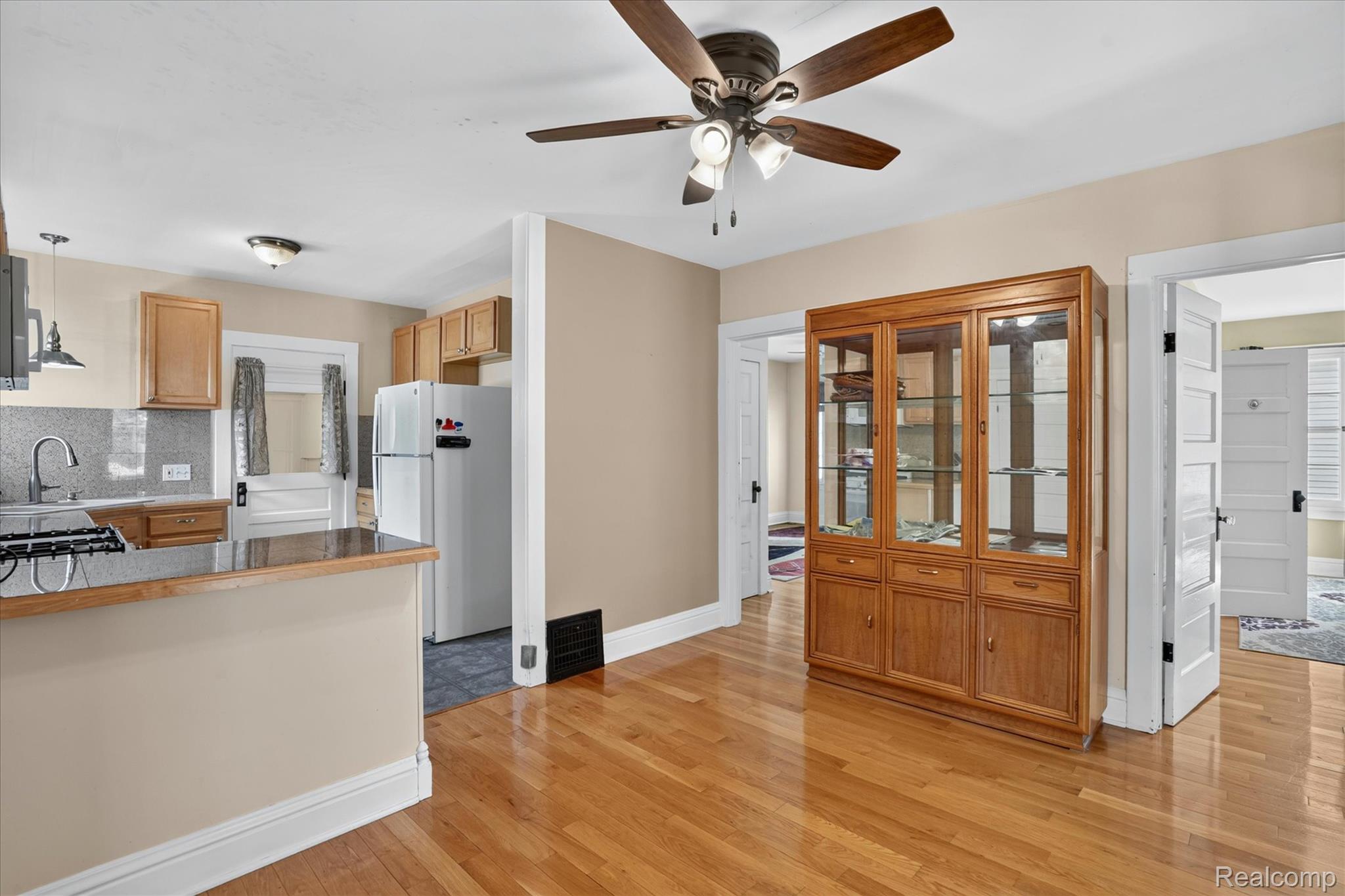 410 South Center Street Howell, MI 48843 - Photo 10 of 47 15-410-S-Center-St-Howell-MI-48843-WindowStill.jpg