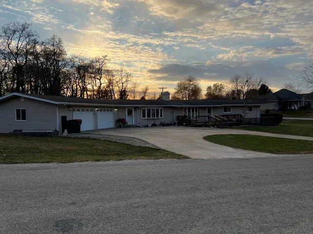 $269,500 | 143 Choctaw Trail, Loda, IL 60948