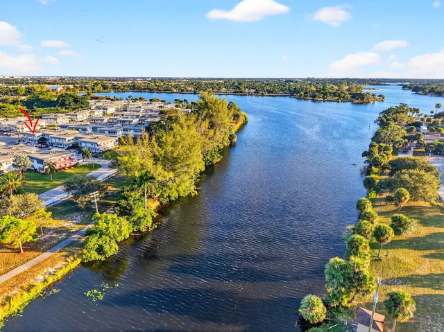 a picture of a black and white photo