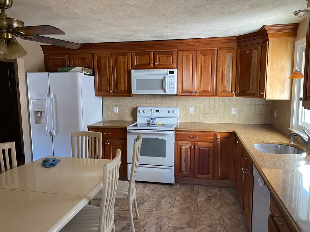 24 Juniper Drive Saugus, MA 01906 - Photo 5 of 13