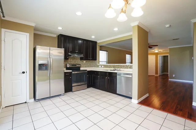 $1,675 | 631 Sanderling, San Antonio, TX 78245