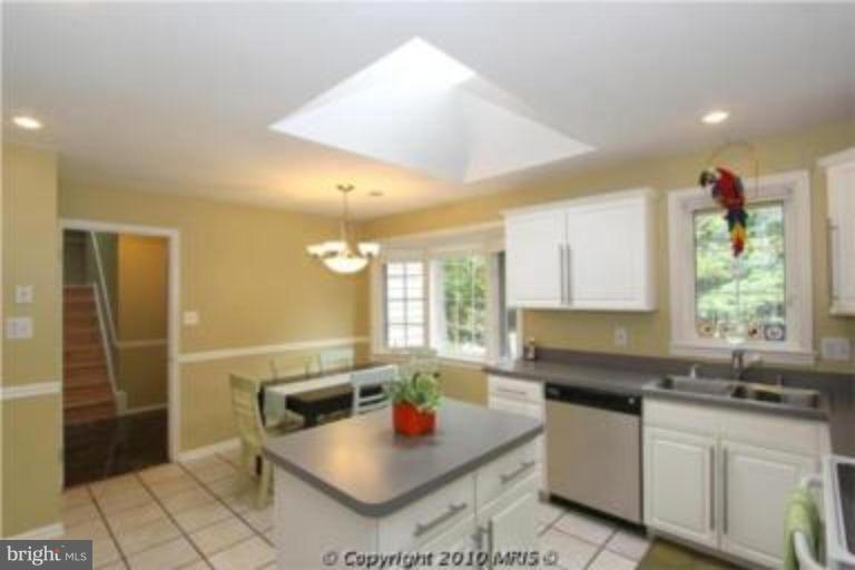 1500 Laurel Hill Road Vienna, VA 22182 - Photo 2 of 25 Kitchen