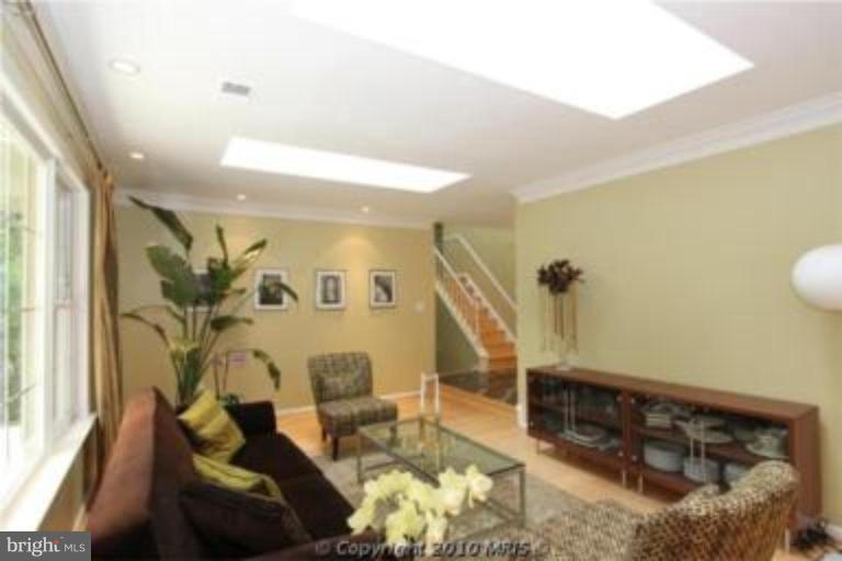 1500 Laurel Hill Road Vienna, VA 22182 - Photo 22 of 25 Living Room