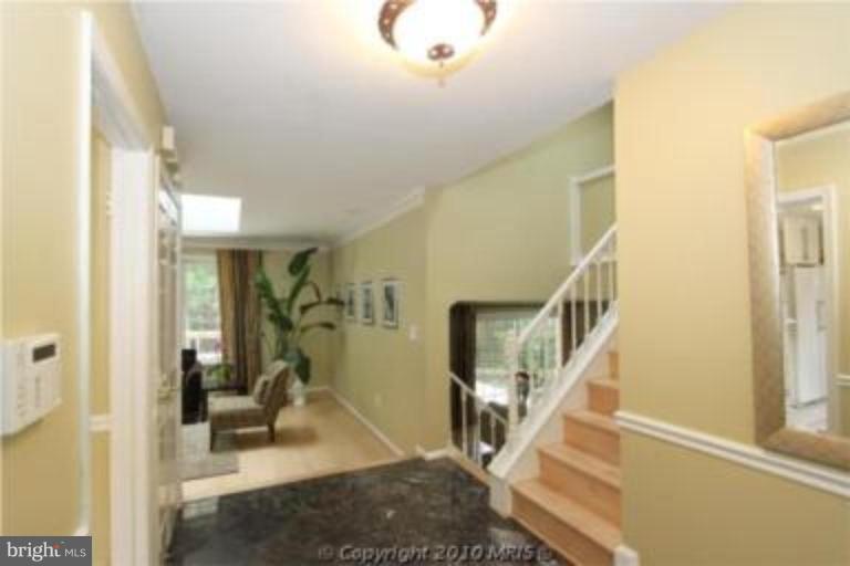 1500 Laurel Hill Road Vienna, VA 22182 - Photo 5 of 25 Hallway