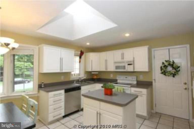 1500 Laurel Hill Road Vienna, VA 22182 - Photo 8 of 25 Kitchen #3