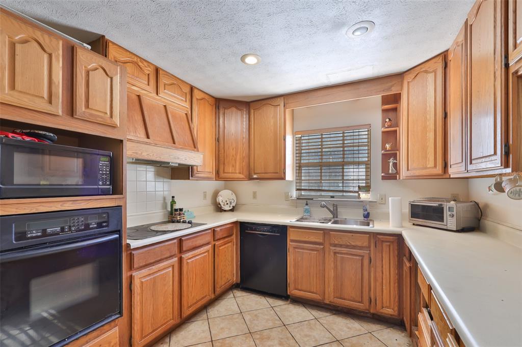 2710 Lewis Road Dover, FL 33527 - Photo 13 of 56