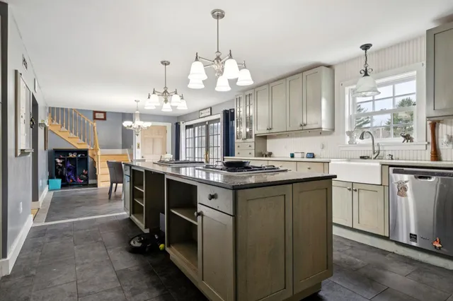 $575,000 | 11 Turnpike Road, Grafton, NH 03240