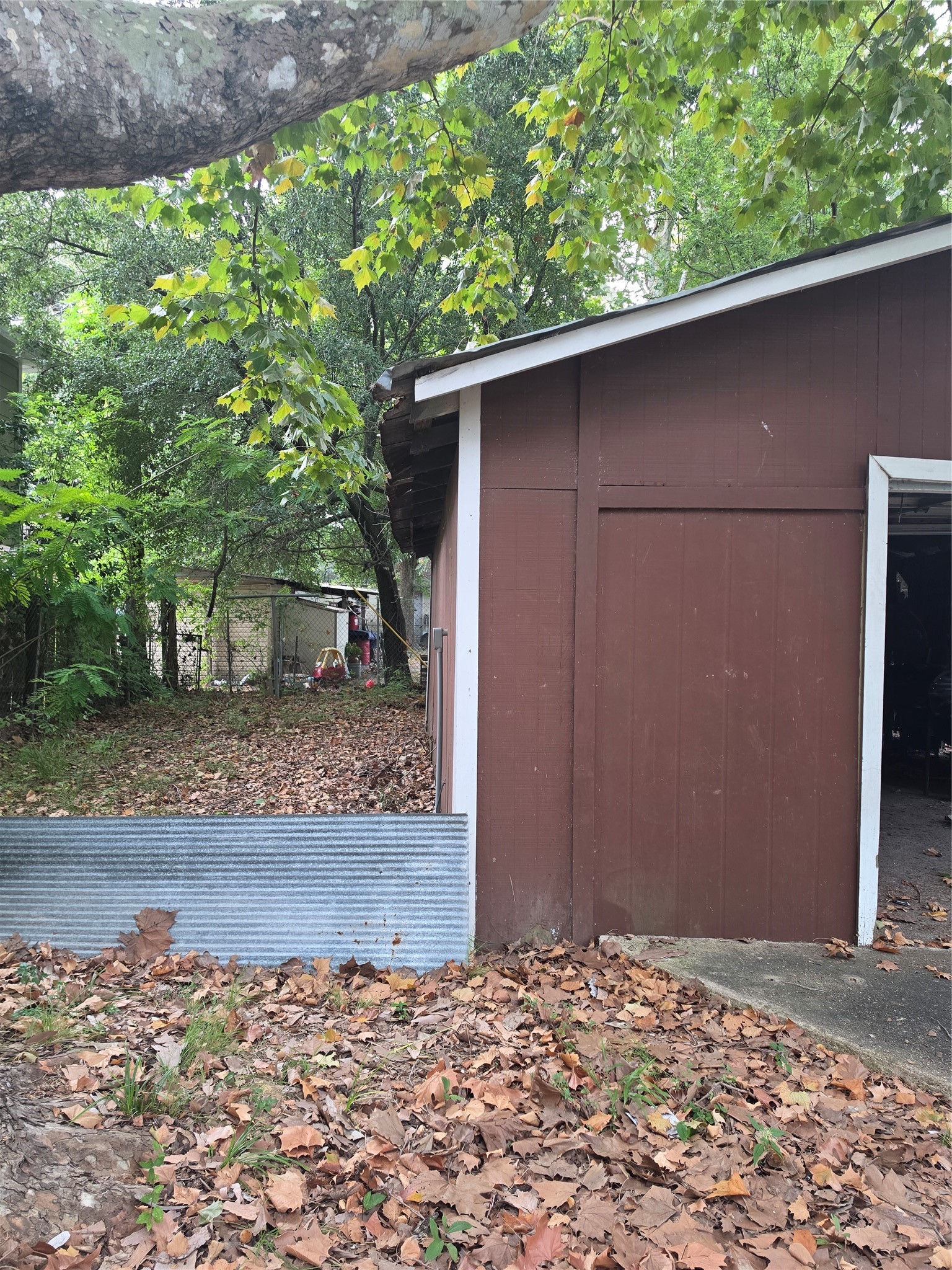610 John Alber Road Houston, TX 77076 - Photo 29 of 31 workshop side yard