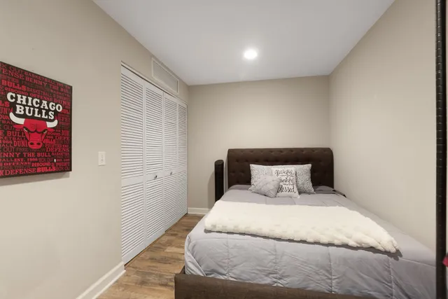 $260,000 | 440 West Mahogany Court, Unit 608, Palatine, IL 60067