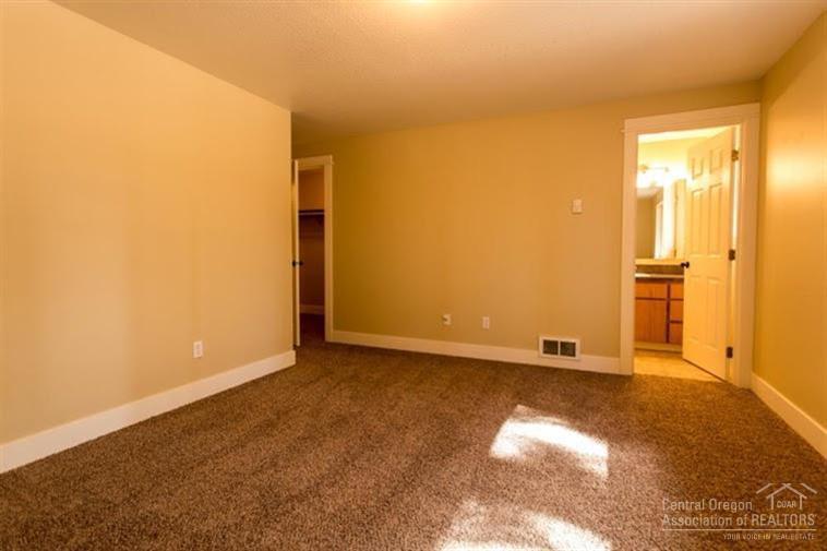 19089 Pumice Butte Road Bend, OR 97702 - Photo 11 of 20 Large master bedroom with master bathroo