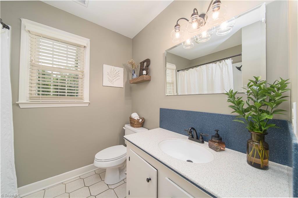 795 Morris Road Winston-Salem, NC 27101 - Photo 15 of 32 Full bath in hallway